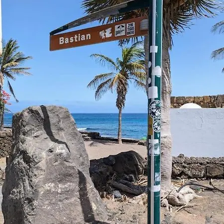 Charming Flat In Molinos With Terrace & Pools, Near Playa Bastian