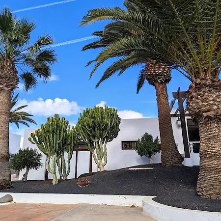 Charming Flat In Molinos With Terrace & Pools, Near Playa Bastian *