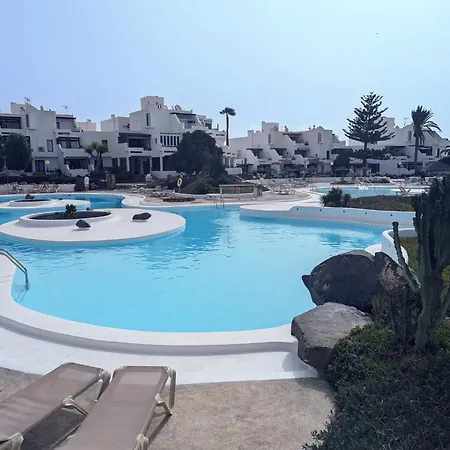 Charming Flat In Molinos With Terrace & Pools, Near Playa Bastian