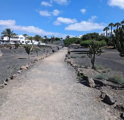 Charming Flat In Molinos With Terrace & Pools, Near Playa Bastian