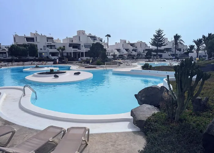 Charming Flat In Molinos With Terrace & Pools, Near Playa Bastian