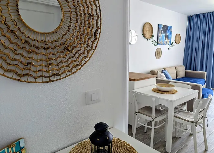 Charming Flat In Molinos With Terrace & Pools, Near Playa Bastian