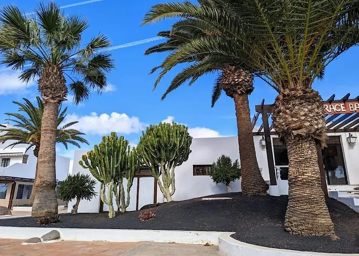 Charming Flat In Molinos With Terrace & Pools, Near Playa Bastian *