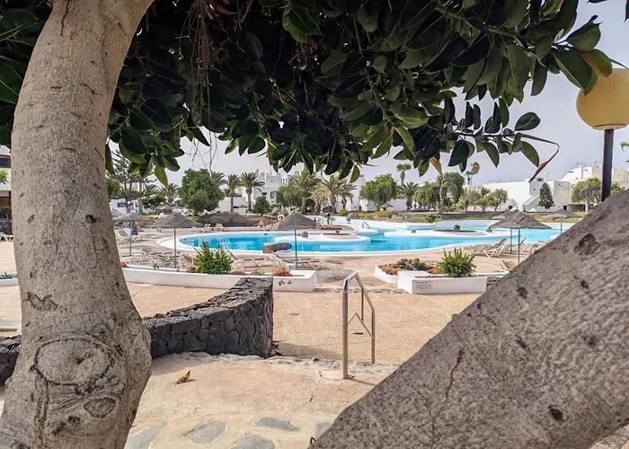 Charming Flat In Molinos With Terrace & Pools, Near Playa Bastian