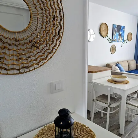 Charming Flat In Molinos With Terrace & Pools, Near Playa Bastian