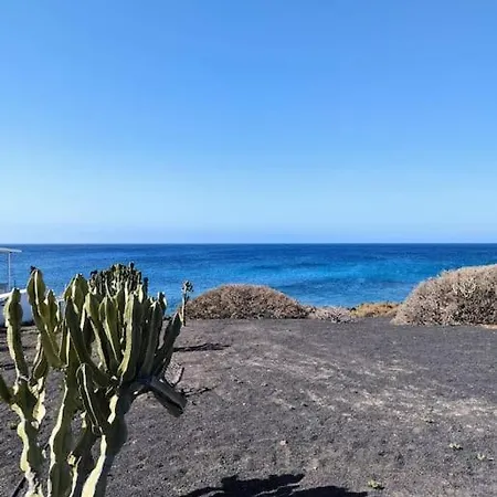 Charming Flat In Molinos With Terrace & Pools, Near Playa Bastian Costa Teguise