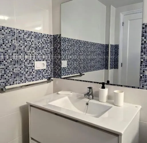 Charming Flat In Molinos With Terrace & Pools, Near Playa Bastian