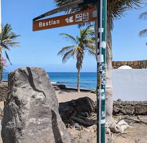 Charming Flat In Molinos With Terrace & Pools, Near Playa Bastian